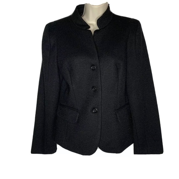 4/$35 Focus 2000 10 Three button blazer Wool blend